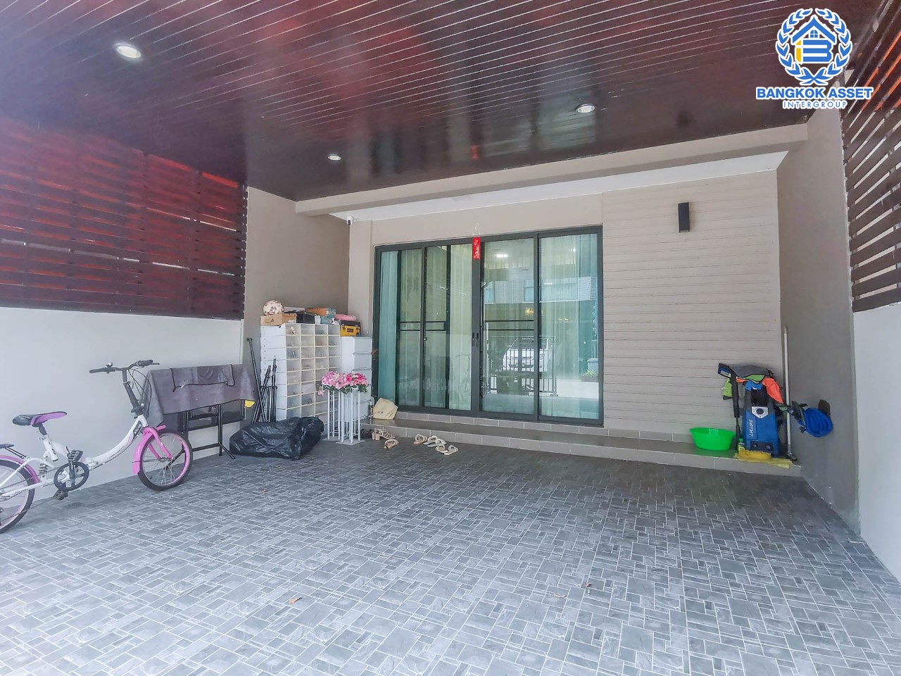 *****ทาวน์เฮ้าส์มือสองนนทบุรี บ้านสภาพใหม่ ม.พาทิโอ พระราม5-สิรินธร บ้านหลังใหญ่ 3 ชั้น บนเนื้อที่ 18.1 ตร.ว. ฟังก์ชัน พร้อม 3 ห้องนอน 3 ห้องน้ำ จอดรถได้ 2 คัน บนทำเลเดินทางสะดวก เชื่อมต่อถนนหลานเส้นทาง ใกล้รถไฟฟ้าสายรถไฟฟ้า สายสีแดง "บางบำหรุ"